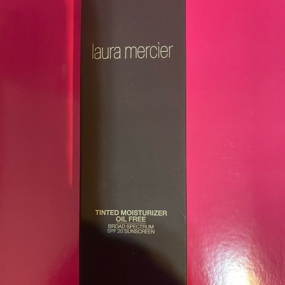 Laura Mercier Tinted Moisturizer Oil Free.  1.7 fl oz.  NIB.  4W1 Tawny